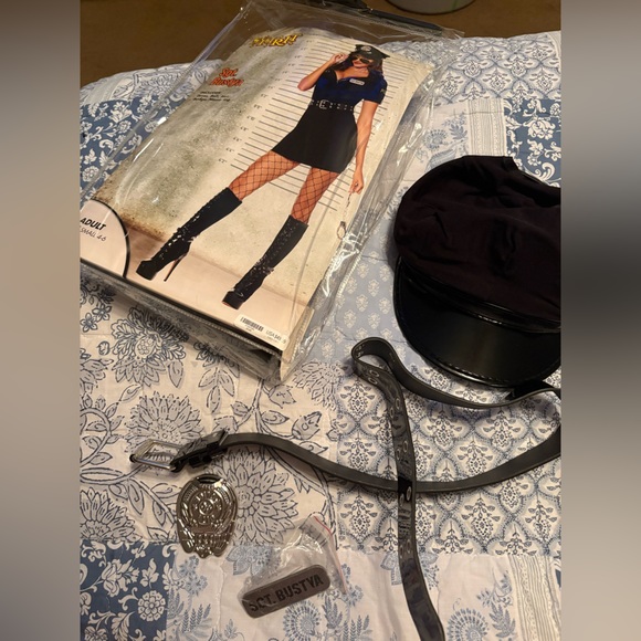 Spirit Halloween Sexy Cop ‎adult Costume small NEW IN BAG - Picture 4 of 5